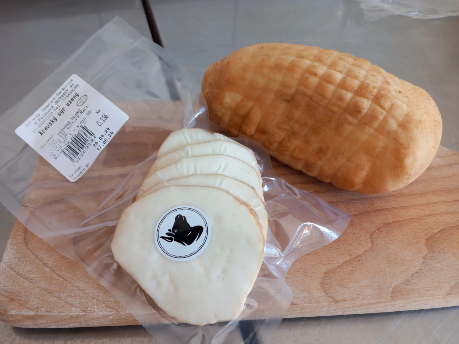 Kravský sýr uzený